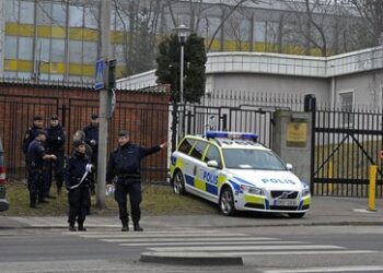 Stockholm: Ukrainer kracht mit Auto in russische Botschaft – Vorwürfe gegen Polizei