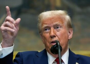 Trump bekennt sich zur Liebe zum russischen Volk und droht ihm mit Sanktionen