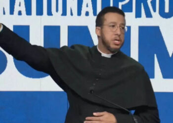 US-Priester wegen Hitlergruß entlassen