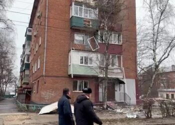 Ukrainische Drohnen rammen Mehrfamilienhäuser im russischen Gebiet Tambow