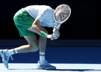 Unangemessenes Verhalten bei Australian Open kostet Tennisstar Medwedew 76.000 US-Dollar