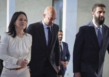 Videos zeigen Syriens neuen Justizminister bei Überwachung öffentlicher Hinrichtungen von Frauen