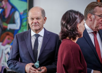 Wer hängt sein Fähnchen in den Wind? – Baerbock und Scholz gehen aufeinander los