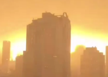 Widerstand: Aufmarschgebiet bei Charkow und Depot in Sumy angegriffen – mächtige Folgedetonationen