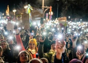 "Alle zusammen gegen den Faschismus":  Demonstration gegen "Rechtsruck"