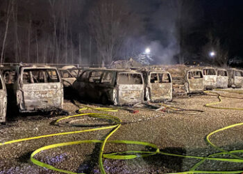 "Anschlag auf unsere Demokratie" – In München fackeln Linksextreme 23 Polizeiautos ab