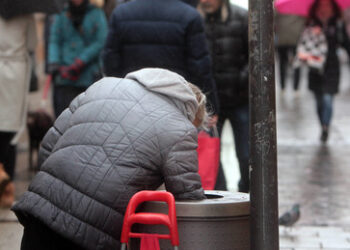 Altersarmut steigt rasant: Geld für Aufrüstung statt Renten