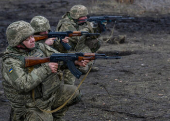 Bericht: Ukrainische Generäle lassen Militär ausbluten, um Lücken an der Front zu schließen