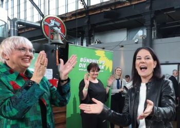 Deutschland ganz außen im Aus – Die kriegsgeile Annalena Baerbock