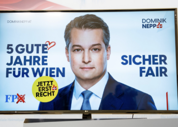 Die politische Lage in Österreich: FPÖ führt klar, ÖVP stürzt ab