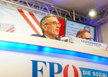 Ein Drittel der Österreicher fordert Neuwahlen: FPÖ profitiert in Umfragen