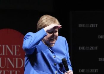 Ex-Kanzlerin zum Wahlkampf: Merkel fordert von Parteien Dialog statt Streit