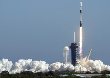 Falcon-9-Rakete landet erstmals außerhalb der USA