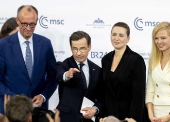 Liveticker Bundestagswahlkampf: Freudscher Versprecher? Merz wird auf SiKo als Kanzler angesprochen