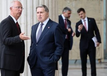 Medienbericht: Putin stellt "Team der Schwergewichte" für Ukraine-Gespräche zusammen