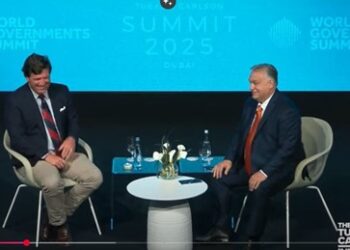 Neues Interview: Tucker Carlson muss bei Orbáns Worten über Deutschland lachen