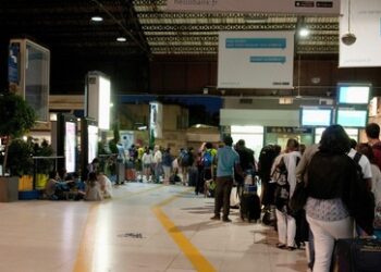 Paris: Polizei schießt auf Syrer, der am Bahnhof Hakenkreuze gesprüht hatte (Videos)