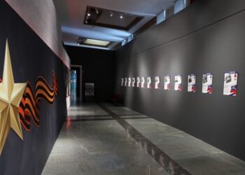 Russische Ausstellung über Helden der Spezialoperation in Indien eröffnet