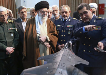 Wegen möglichen Angriffs auf Atomanlagen: Iran versetzt Militär in "höchste Alarmbereitschaft"