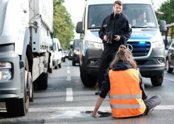 Wien muss zahlen: Klimakleberin bekommt Rettungskosten ersetzt