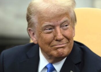 "Ihrem Herrchen zur Seite stehen" – Trump repostet Artikel mit Putin-Zitat