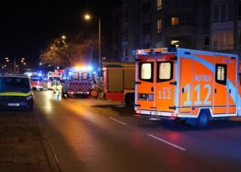 Berlin: Fahrerflucht von Jugendlichen ohne Führerschein endet mit mehreren Verletzten