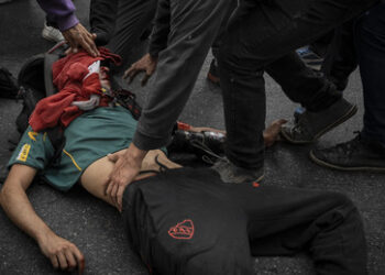 Eskalation der Polizeigewalt: Hunderte Verletzte bei Rentner-Protesten in Argentinien