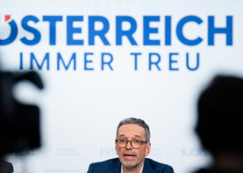 FPÖ bleibt stärkste Kraft – Leichte Verluste in aktueller Umfrage