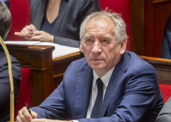 Frankreichs Premier: Kein Volksentscheid zu Militärfragen