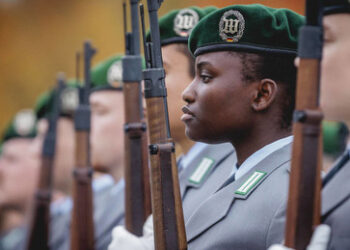 Frauen an die Front? Dänemark startet Wehrpflicht für Frauen, deutsche MiniKo noch uneins