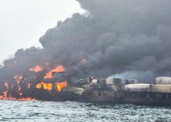 Nach Kollision mit Frachtschiff: Öltanker brennt auf der Nordsee