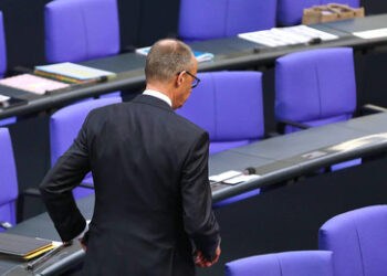 Nach Rekord-Schulden für Aufrüstung: Merz kündigt Milliardenkürzungen im Sozialbereich an