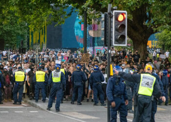 Regierungsinsider: Großbritannien bald im Bürgerkrieg