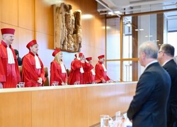 Solidaritätszuschlag bleibt: Bundesverfassungsgericht weist Verfassungsbeschwerde ab