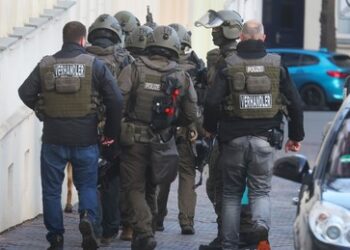 Thüringen: Frau in Straßenbahn angezündet - Täter stellt sich