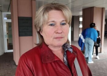 Urteil gegen Friedensaktivistin – Winken zum Hitlergruß erklärt