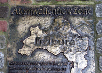 Wie die FAZ lehrt, die Bombe zu lieben