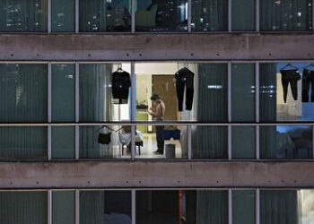 Ab sofort: Schweiz kann Handys von Flüchtlingen durchsuchen