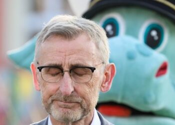 CDU-Innenminister: "Infam und verbohrt" – Baerbock forciert Last-Minute-Charterflüge aus Afghanistan