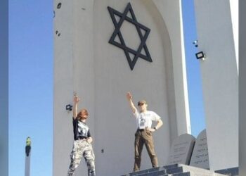 Nazigruß am Holocaust-Mahnmal - Empörung über Jugendliche in Charkow