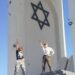 Nazigruß am Holocaust-Mahnmal - Empörung über Jugendliche in Charkow