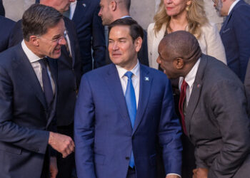 Paris: USA, Großbritannien und Frankreich verhandeln über die Ukraine