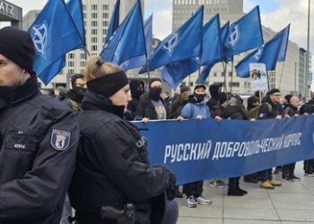 Unter Polizeischutz: Russische und deutsche Neonazis drohen in Berlin "Putinisten" mit Tod