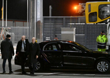 Urteil für Olaf Scholz’ "Rollfeld-Knuddler": 4.500 Euro Geldstrafe und zwei Jahre Fahrverbot