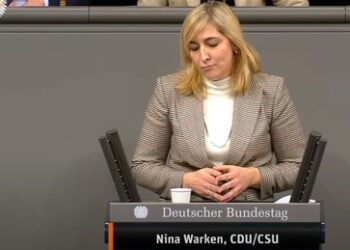 Wer ist Nina Warken? Eine Spiegel-Redakteurin küsst dem scheidenden Karl Lauterbach die Füße