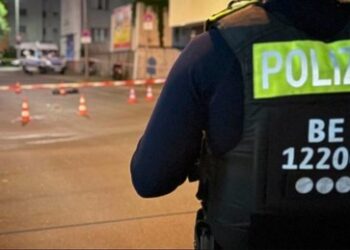 Berlin: Polizist muss nach Messerstich in den Hals notoperiert werden