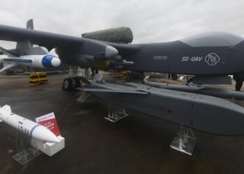 China startet das erste "Drohnen-Mutterschiff" der Welt (VIDEO)