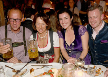 Denkbar schlechtester Start für Kanzler Merz – Wer beherbergt die Schlangen im Gras?