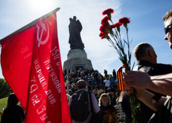 Gedenken ohne Symbole: Berlin verbietet sowjetische Fahnen zum Tag des Sieges