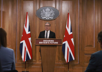 Großbritannien läuft Gefahr, "Insel der Fremden" zu werden – Starmer verschärft Migrationspolitik